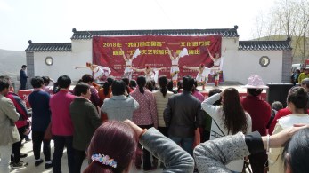 甘肅省歌舞劇院赴秦安縣葉堡鎮(zhèn)程崖村、程溝村、竇溝村開展2018年“我們的中國夢”——文化進(jìn)萬家暨隴原“紅色文藝輕騎兵”惠民演出