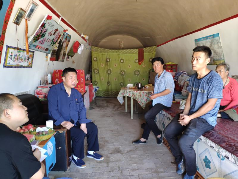 甘肅演藝集團(tuán)舞美中心赴環(huán)縣車道鎮(zhèn)三角城村開展脫貧攻堅(jiān)幫扶工作