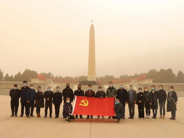 甘肅演藝集團(tuán)敦煌藝術(shù)團(tuán)黨總支赴蘭州烈士陵園開展主題黨日活動(dòng)