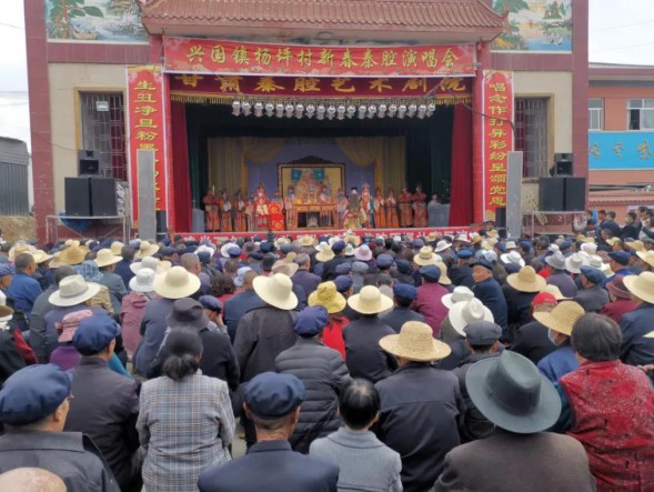 甘肅演藝集團(tuán)秦腔藝術(shù)劇院赴天水市秦安縣劉坪鎮(zhèn)崔河村開(kāi)展慶百年華誕·譜隴原新篇“我們的中國(guó)夢(mèng)” —文化進(jìn)萬(wàn)家”惠民演出