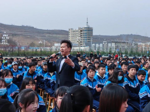 甘肅演藝集團(tuán)歌舞劇院“慶百年華誕，譜隴原新篇”2021年“我們的中國(guó)夢(mèng)”——文化進(jìn)萬(wàn)家暨“隴原紅色文藝輕騎兵”惠民演出在路上